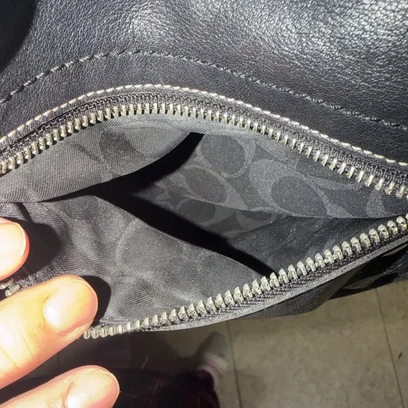 Vintage Coach Legacy 1415 Slim Duffle shoulder Bag in black with white stitching - Picture 5 of 16